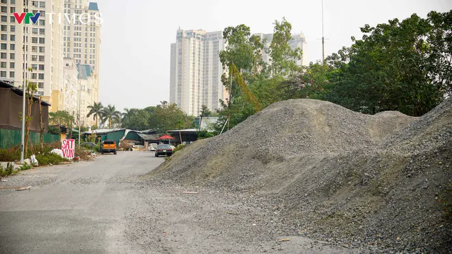 Hà Nội: Giải phóng mặt bằng chậm trễ , đường Vũ Quỳnh kéo dài chưa hoàn thiện sau 4 năm - Ảnh 12.