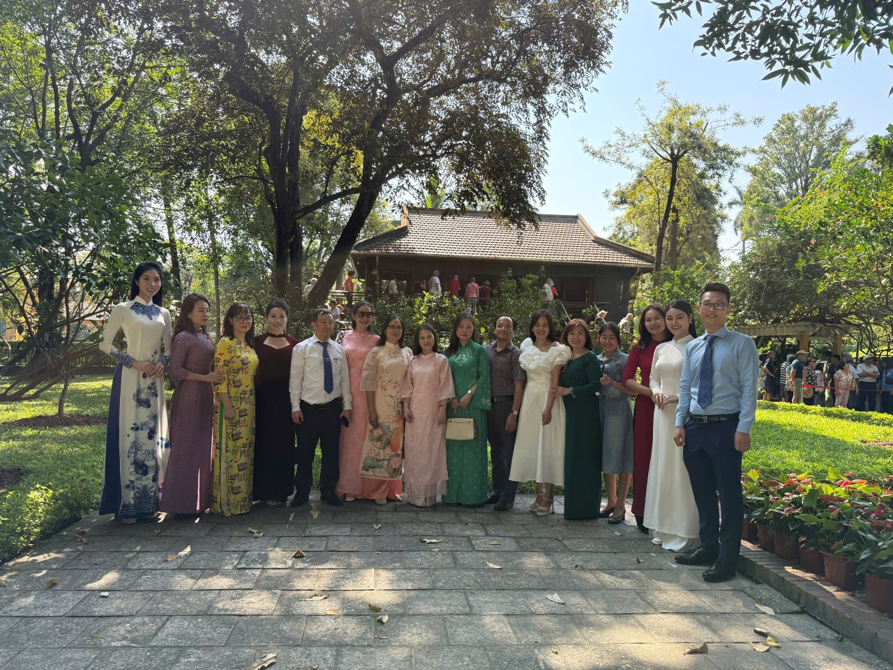 Lễ tổng kết, trao giải cuộc thi viết 'Vượt l&ecirc;n số phận' lần VII- Ảnh 25.