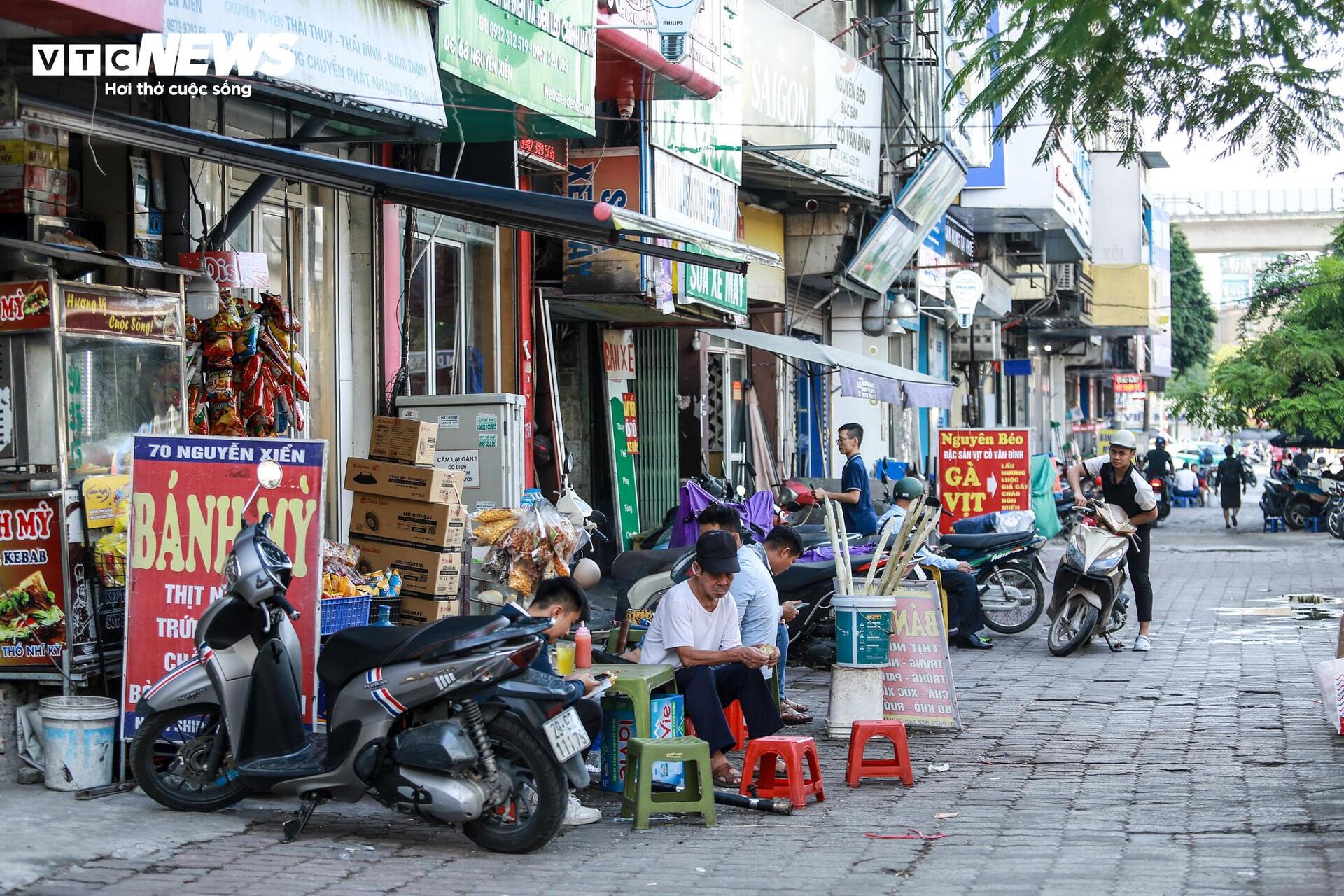 Cận cảnh 500m vỉa hè 'nát tươm' sắp được chi hơn 29 tỷ đồng để cải tạo ở Hà Nội- Ảnh 12.