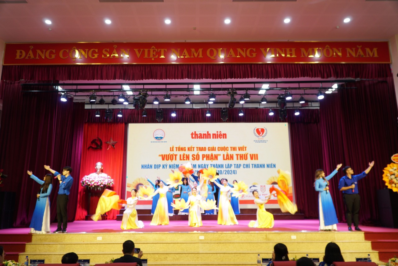 Lễ tổng kết, trao giải cuộc thi viết 'Vượt l&ecirc;n số phận' lần VII- Ảnh 23.