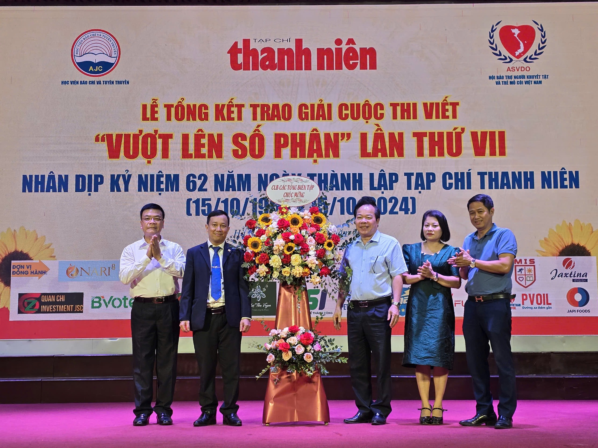 Lễ tổng kết, trao giải cuộc thi viết 'Vượt l&ecirc;n số phận' lần VII- Ảnh 4.