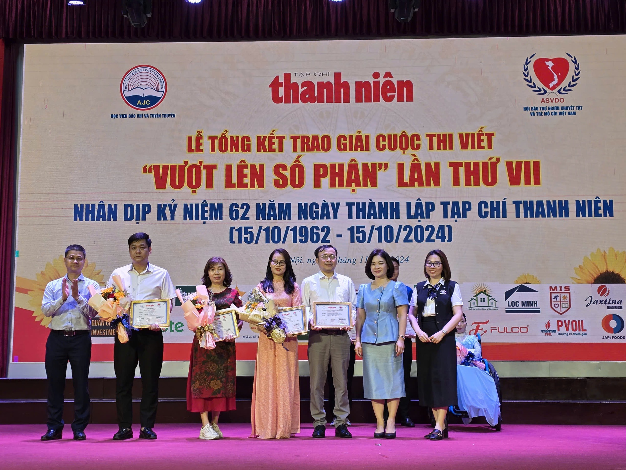 Lễ tổng kết, trao giải cuộc thi viết 'Vượt l&ecirc;n số phận' lần VII- Ảnh 9.