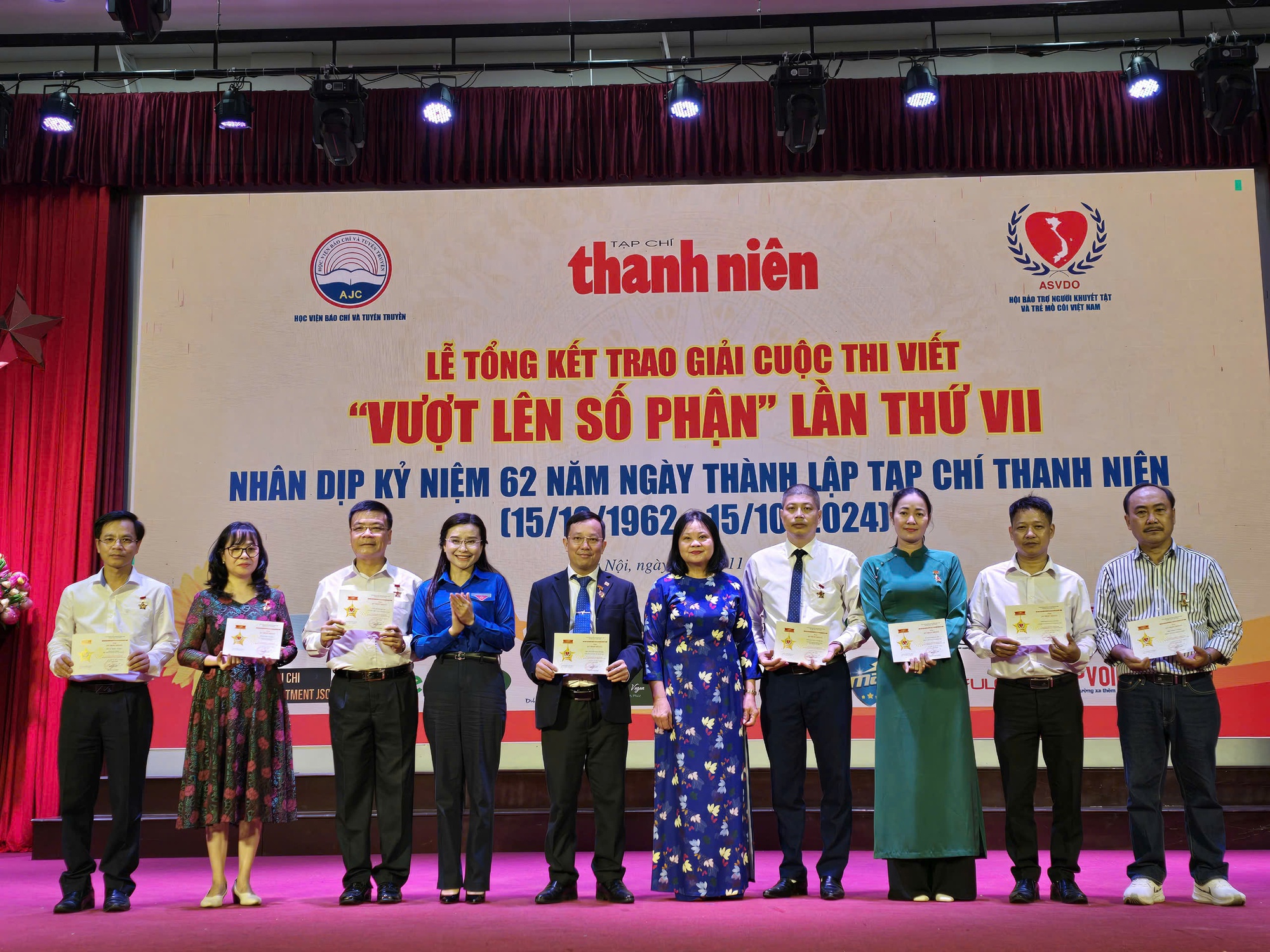 Lễ tổng kết, trao giải cuộc thi viết 'Vượt l&ecirc;n số phận' lần VII- Ảnh 13.