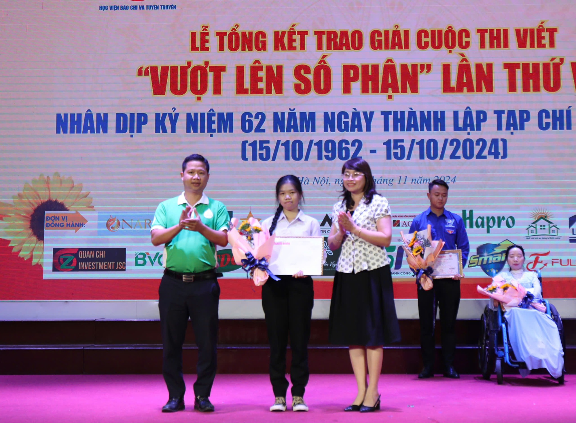 Lễ tổng kết, trao giải cuộc thi viết 'Vượt l&ecirc;n số phận' lần VII- Ảnh 10.