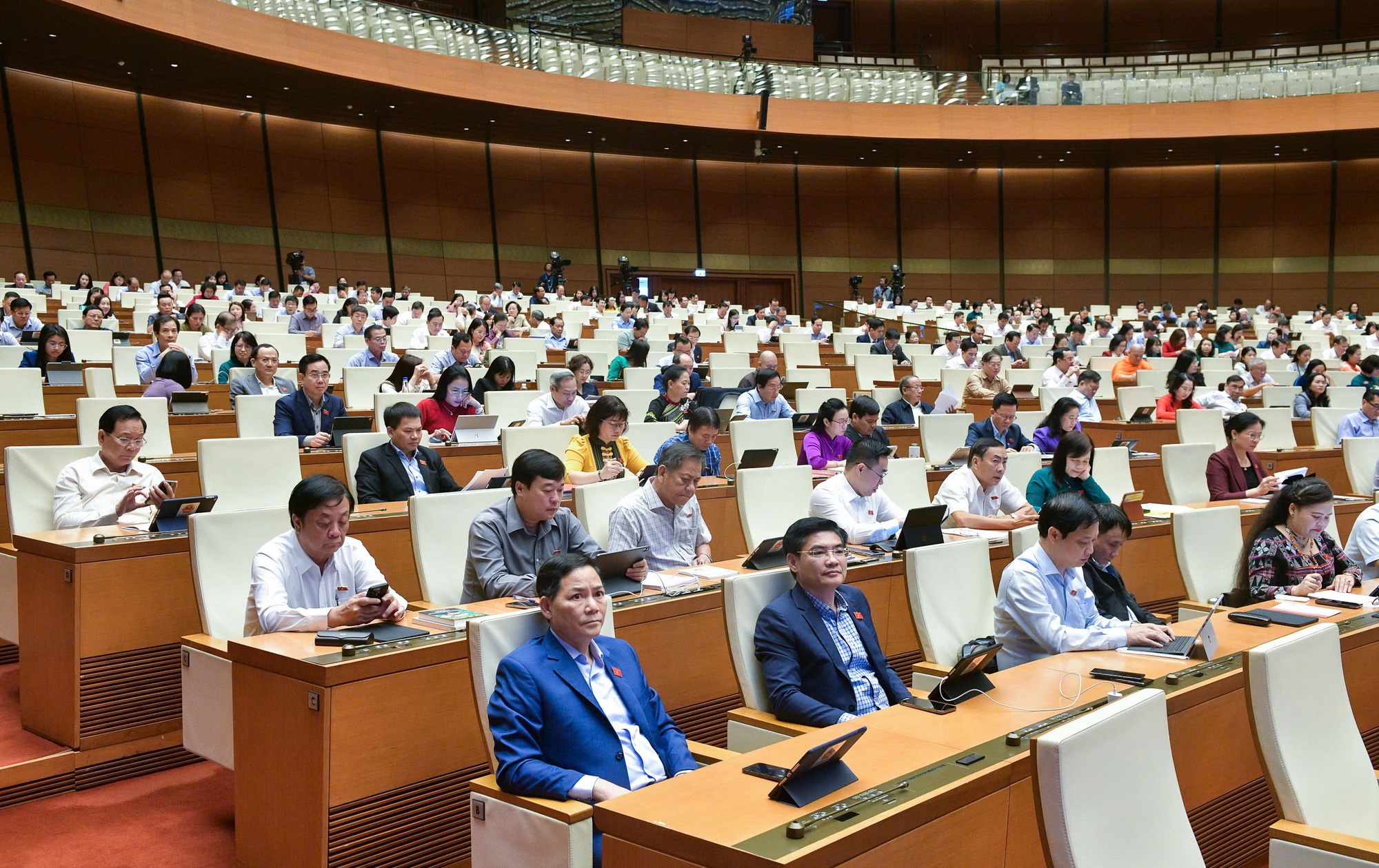 Đại biểu tán thành tiền lương nhà giáo cao nhất hệ thống thang, bậc lương hành chính sự nghiệp- Ảnh 2.