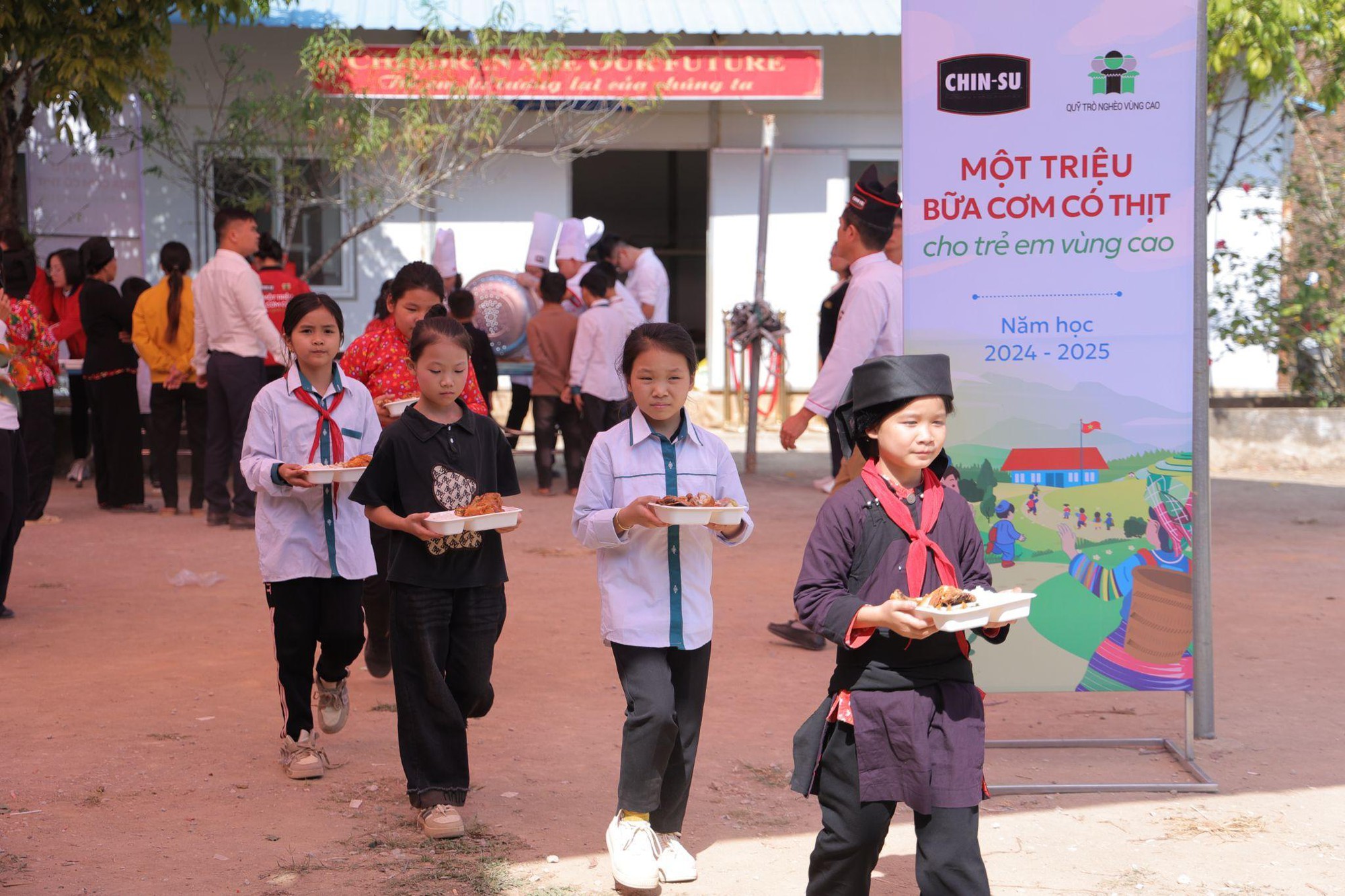 CHIN-SU mang chảo cơm có thịt đặc biệt lên vùng cao “tiếp sức học trò, tiếp lửa thầy cô” nhân dịp 20/11 - Ảnh 5.