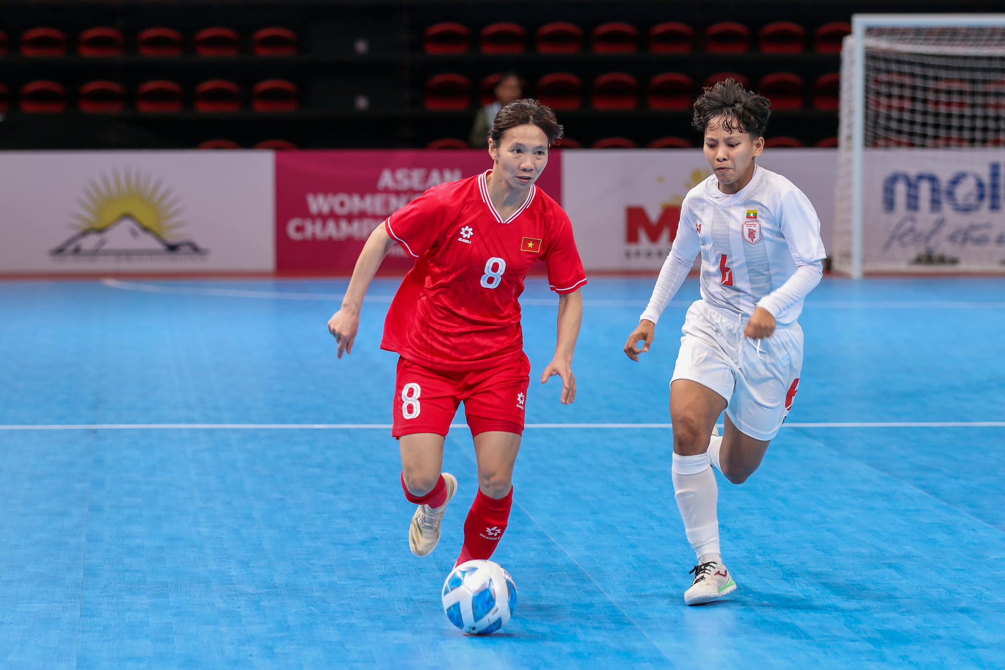 Vô địch futsal nữ, Thùy Trang đạt thành tựu khó đọ tại Đông Nam Á- Ảnh 1.