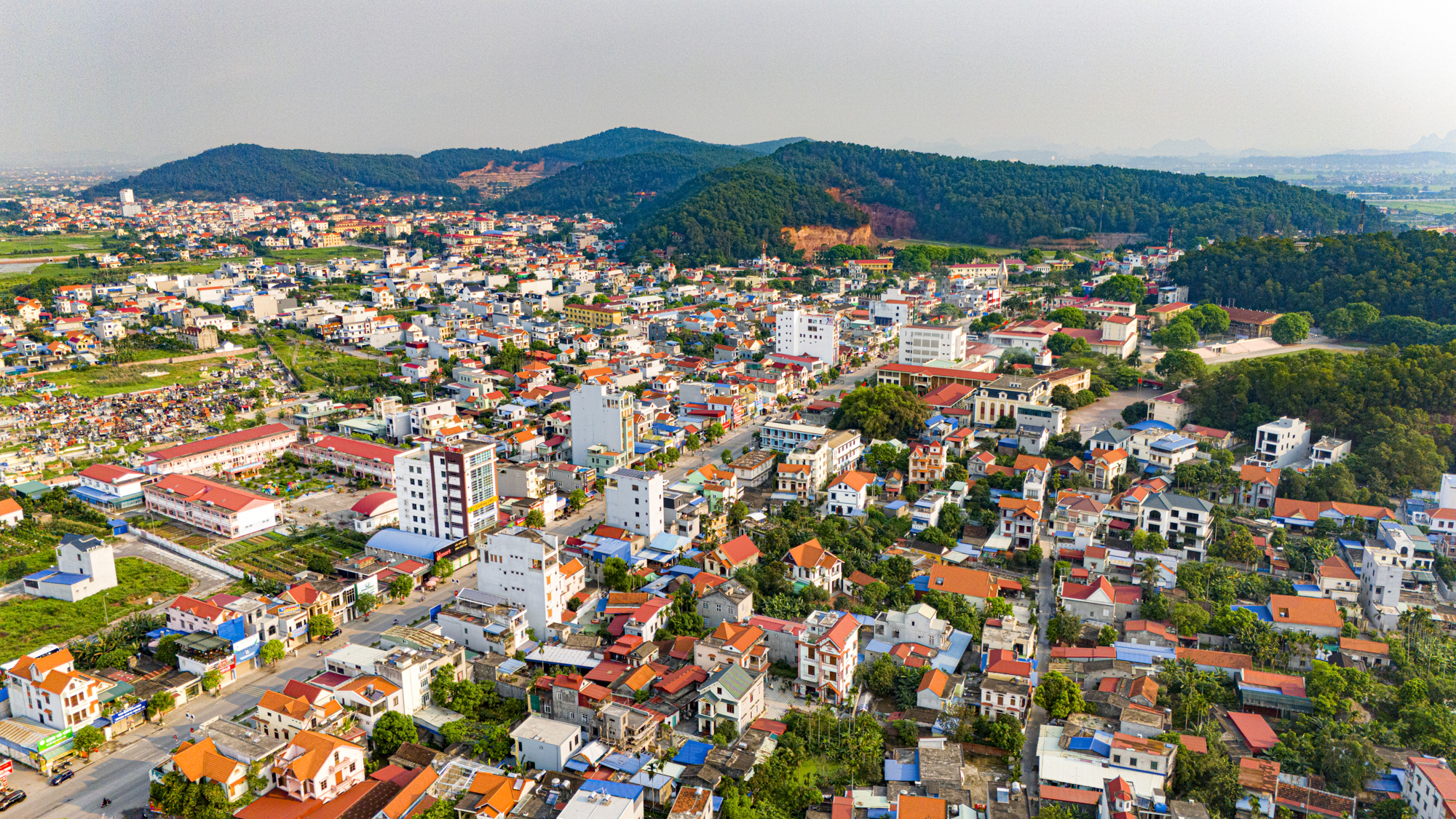 Đoạn đường chỉ dài 40 km nhưng sắp có thêm 3 thành phố: Nơi được Vingroup xây thành phố đảo, nơi hút hơn 100.000 tỷ đầu tư- Ảnh 6.