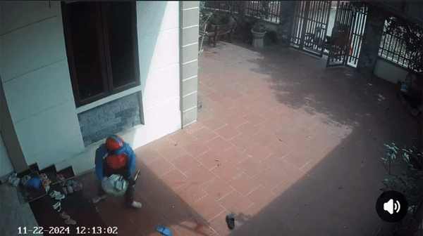 Camera ghi lại hành động khó tin của shipper khi giao hàng nhưng không có ai ở nhà - Ảnh 2. Camera ghi lại hành động khó tin của shipper khi giao hàng nhưng không có ai ở nhà - Ảnh 2.