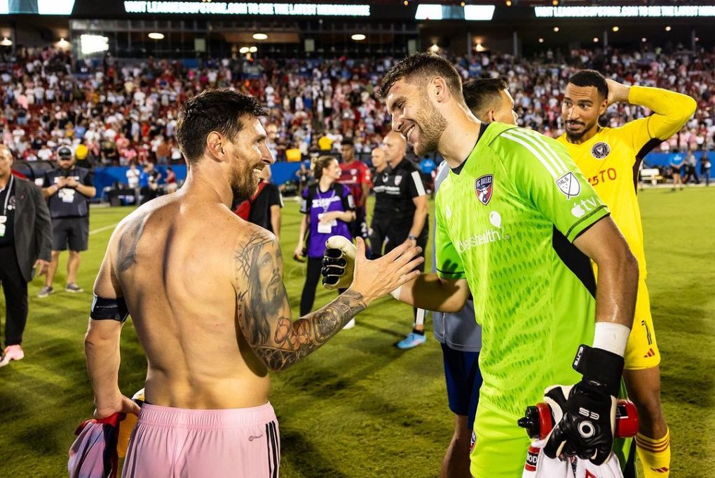 AFF Cup: Indonesia lên kế hoạch gọi ngôi sao từng thắng Messi, HLV Kim Sang-sik thêm mối lo lớn  - Ảnh 2.