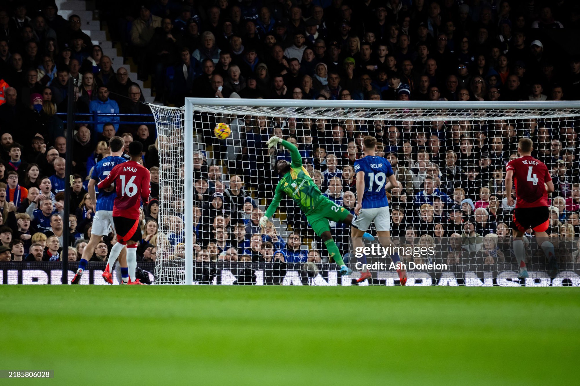 Nhận món quà cực sớm, HLV Amorim suýt ôm hận trên sân đội "chiếu dưới" tại Premier League - Ảnh 3.