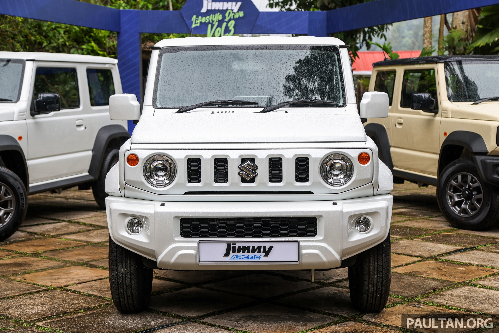 Xuất hiện Suzuki Jimny phiên bản 'Bắc Cực': Ngoại thất trắng toát, ghế da Nappa, động cơ như cũ, giá quy đổi gần 1 tỷ- Ảnh 6.