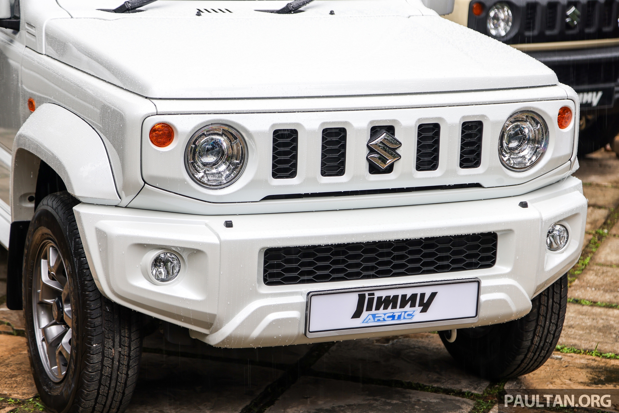 Xuất hiện Suzuki Jimny phiên bản 'Bắc Cực': Ngoại thất trắng toát, ghế da Nappa, động cơ như cũ, giá quy đổi gần 1 tỷ- Ảnh 8.