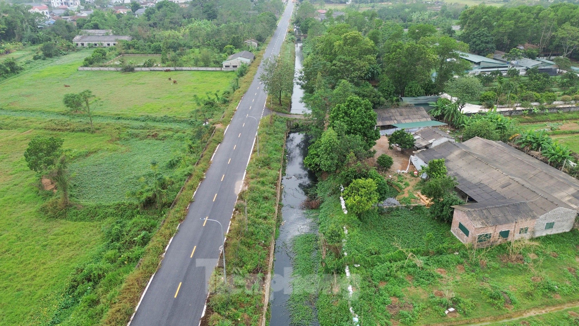 Cận cảnh tai nạn giao thông Chương Mỹ tại dự án đường dang dở gây tử vong - Ảnh 2.