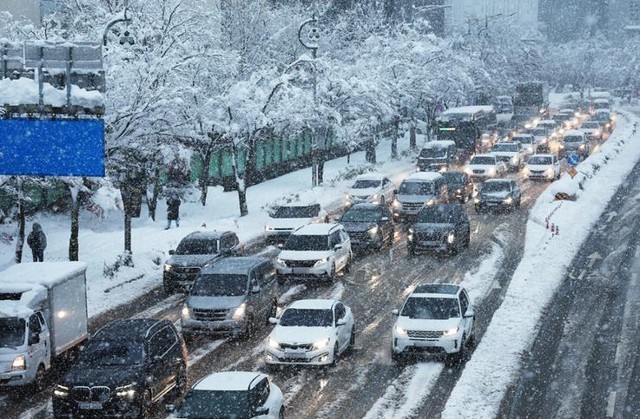 Trong phim cũng chưa từng thấy Seoul trăm năm có một thế này! - Ảnh 2.