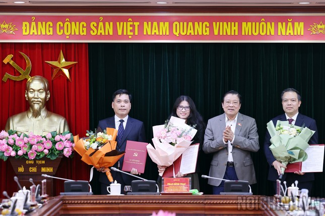 Trưởng Ban Nội chính Trung ương trao quyết định bổ nhiệm cán bộ mới - Ảnh 1.