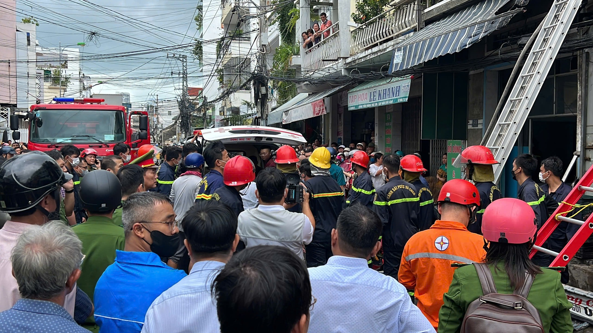 Chủ tịch tỉnh Khánh Hòa chỉ đạo điều tra vụ cháy nhà thương tâm - Ảnh 7.