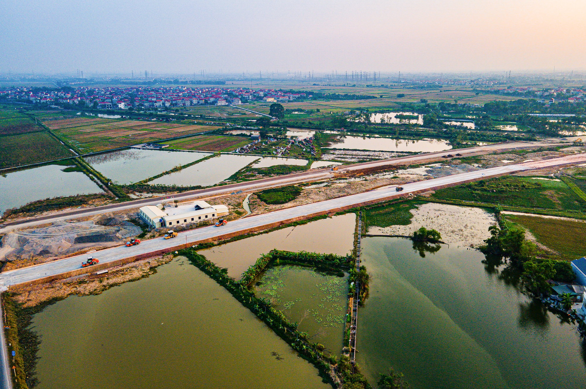 Toàn cảnh đoạn Vành đai 4 đoạn qua tỉnh Bắc Ninh được Thủ tướng thị sát, yêu cầu hoàn thành sớm một năm - Ảnh 12.