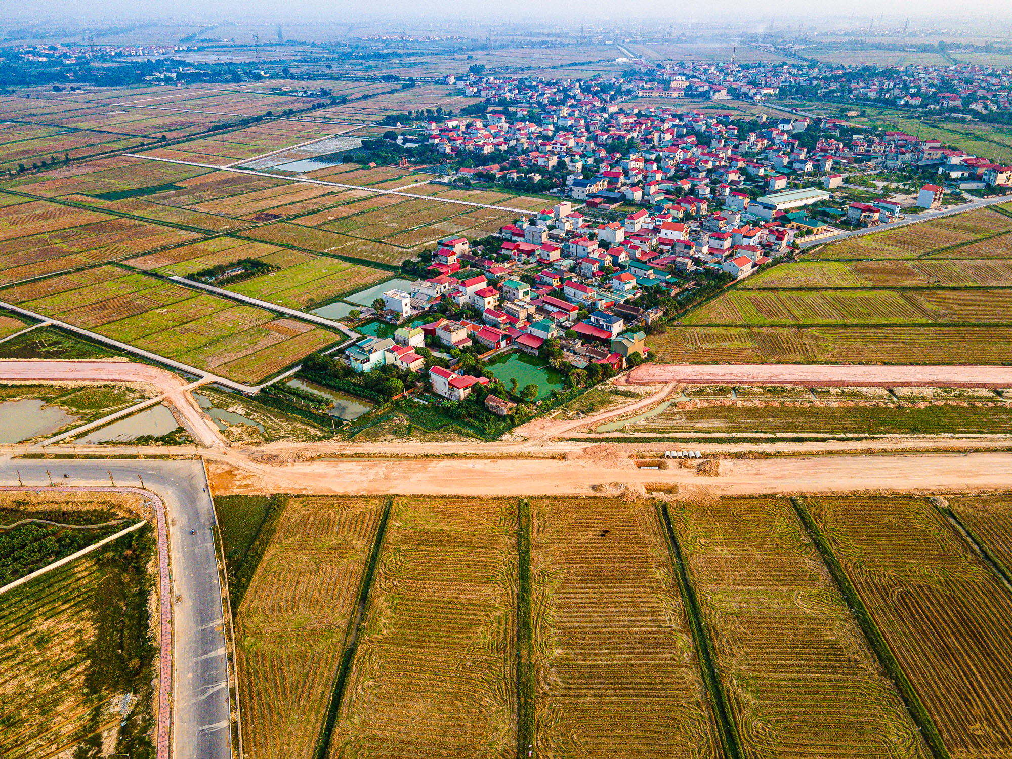 Toàn cảnh đoạn Vành đai 4 đoạn qua tỉnh Bắc Ninh được Thủ tướng thị sát, yêu cầu hoàn thành sớm một năm - Ảnh 10.