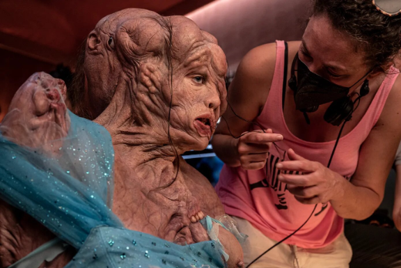 Xem phim "The Substance", t&ocirc;i nhận ra: "Nghiện" thẩm mỹ nhưng kh&ocirc;ng tỉnh t&aacute;o, c&aacute;i gi&aacute; phải trả c&oacute; thể l&agrave; ch&iacute;nh bản th&acirc;n m&igrave;nh - Ảnh 3.