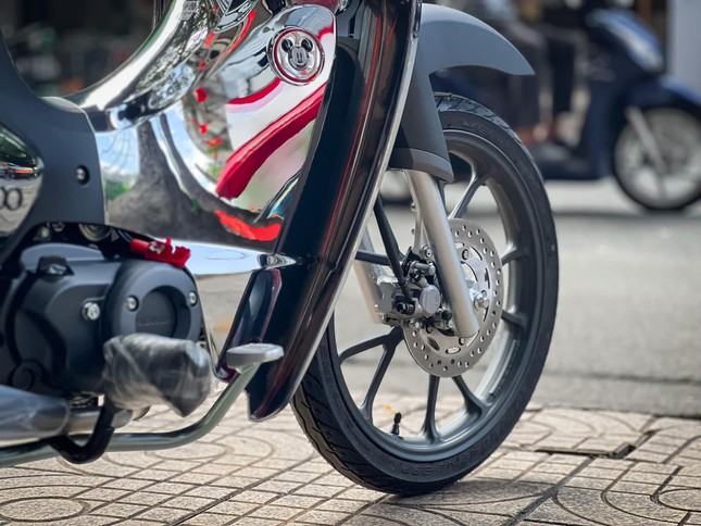 Honda Super Cub phiên bản Disney giá hơn 200 triệu đồng tại Việt Nam - Ảnh 7.