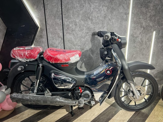 Honda Super Cub phiên bản Disney giá hơn 200 triệu đồng tại Việt Nam - Ảnh 1.