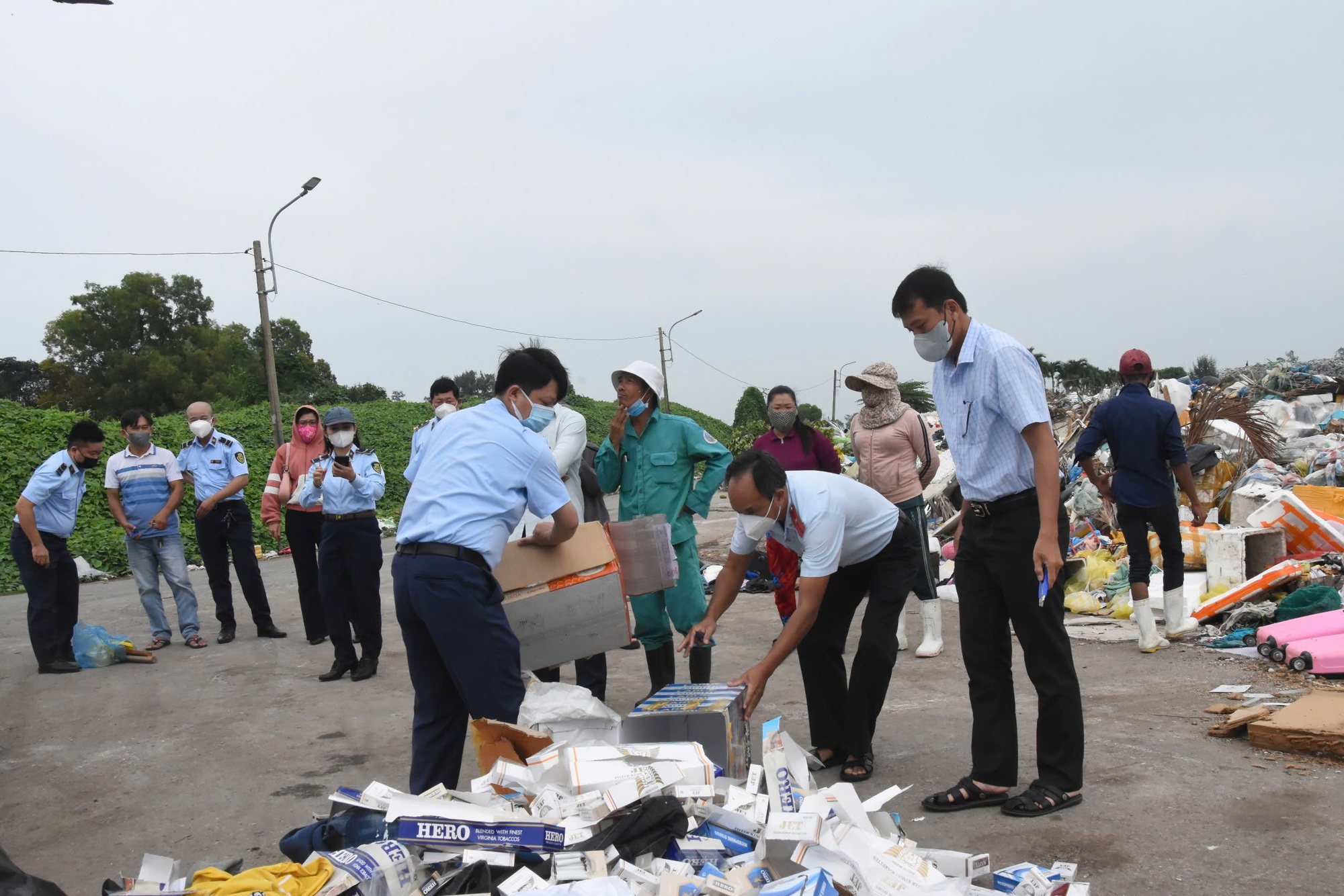 Tiêu hủy hàng giả tại Bạc Liêu: Nỗ lực bảo vệ môi trường và chống hàng lậu - Ảnh 5.