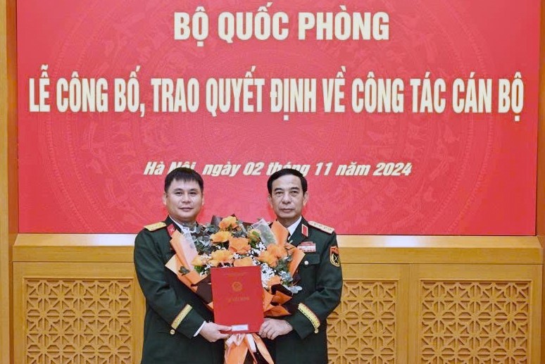 Phan Văn Giang trao quyết định bổ nhiệm 2 Phó Tổng giám đốc Tập đoàn Viettel - Ảnh 1.