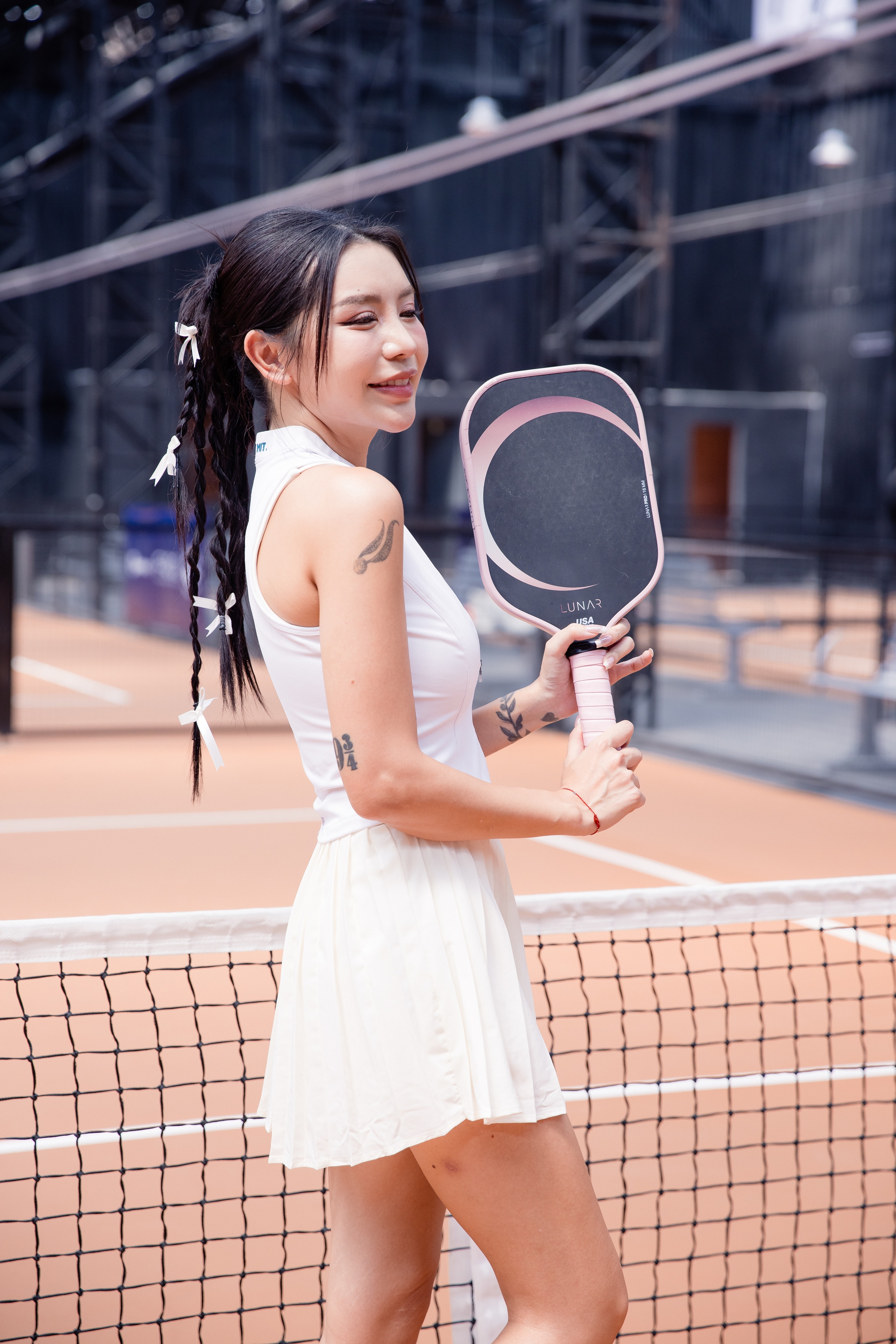 Loạt hot girl dậy sớm makeup 1 tiếng, có người thay đến 2 bộ đồ tham gia "đại chiến" pickleball - Ảnh 14.