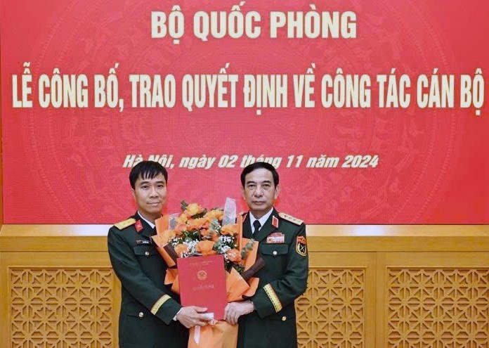 Phan Văn Giang trao quyết định bổ nhiệm 2 Phó Tổng giám đốc Tập đoàn Viettel - Ảnh 2.