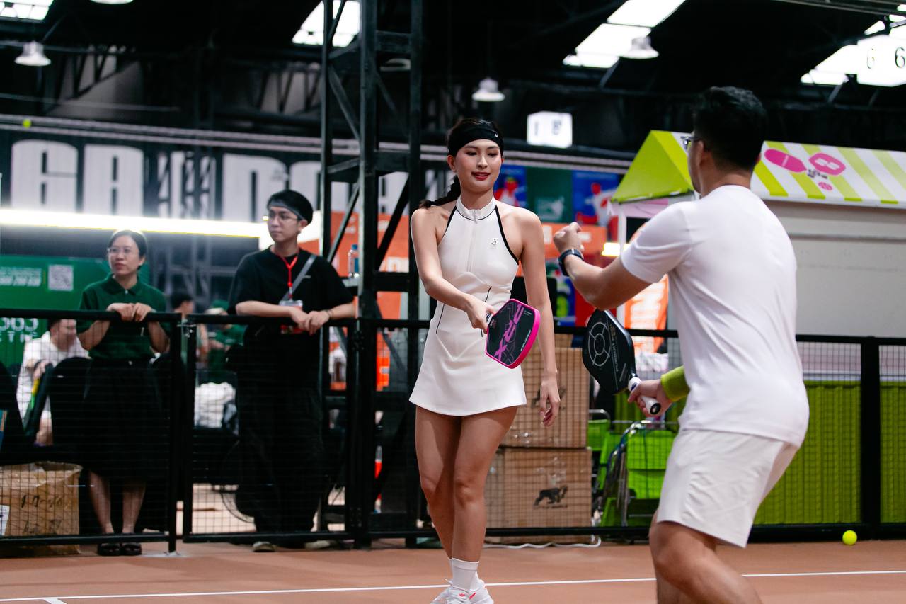 Loạt hot girl dậy sớm makeup 1 tiếng, có người thay đến 2 bộ đồ tham gia "đại chiến" pickleball - Ảnh 5.