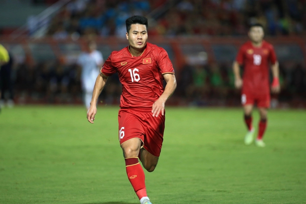 AFF Cup: Lựa chọn kỳ lạ của ông Troussier trở thành “bảo kiếm” trong tay HLV Kim Sang-sik? - Ảnh 1.