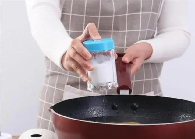 6 thói xấu khi dùng nồi inox, tôi khuyên bạn sửa ngay kẻo ví tiền bị "hút máu" - Ảnh 4. 6 thói xấu khi dùng nồi inox, tôi khuyên bạn sửa ngay kẻo ví tiền bị "hút máu" - Ảnh 4.