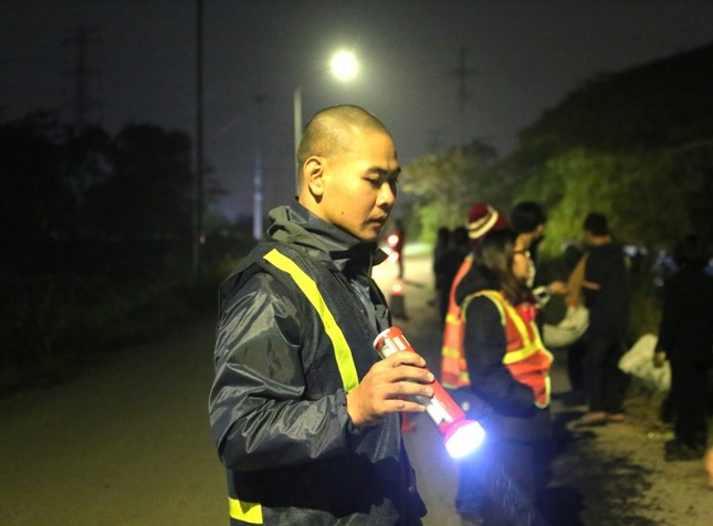 Gặp chàng thanh niên 14 năm thầm lặng vá đường tình nguyện khắp Hà Nội - Ảnh 7.