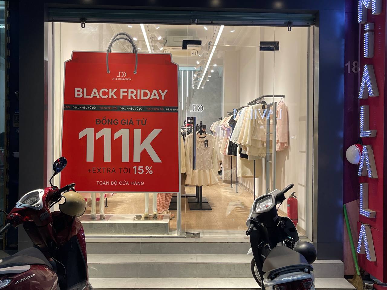 Chuyện gì đang xảy ra với các cửa hàng Black Friday ở Hà Nội?- Ảnh 15.