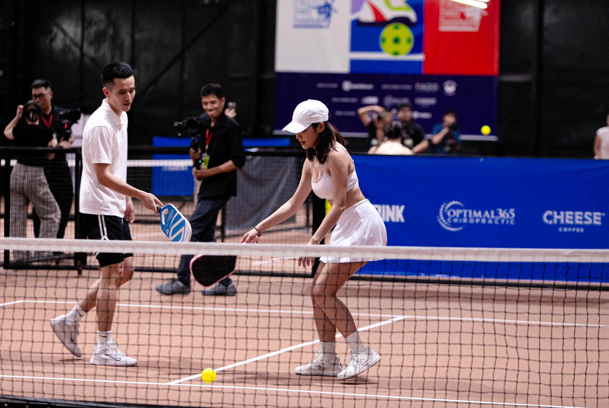 Mỹ nhân 9X "quần quật" trên sân pickleball 10 tiếng/ngày, lần đầu nói rõ về drama mặc đồ gợi cảm bị chỉ trích - Ảnh 3.