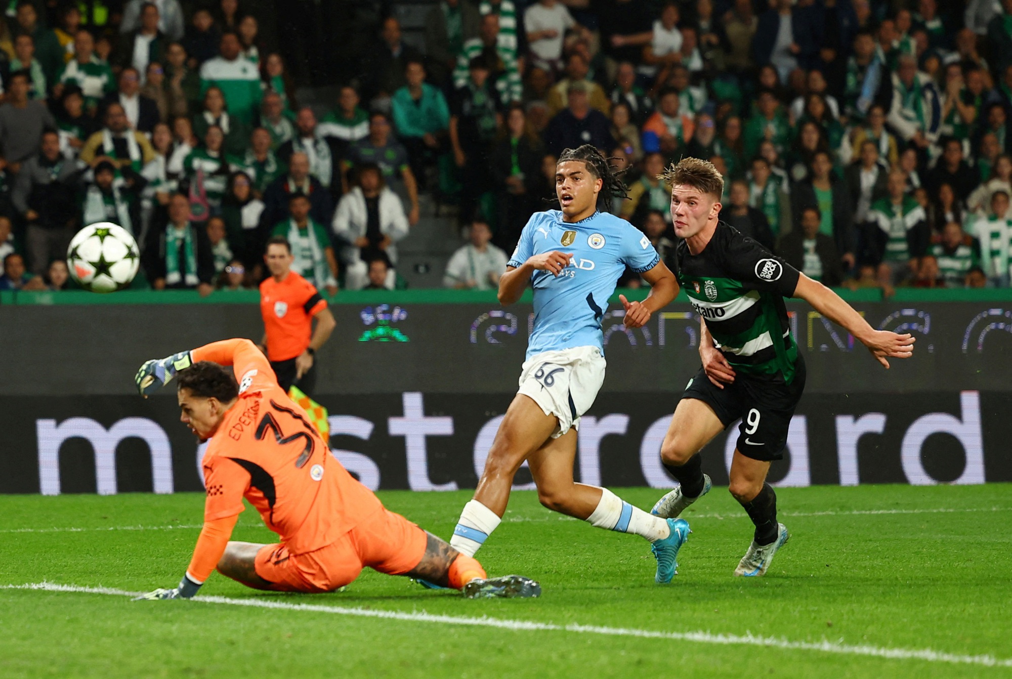 Champions League: "Quái kiệt" Gyokeres lập hat-trick, Sporting vùi dập Man City - Ảnh 4.