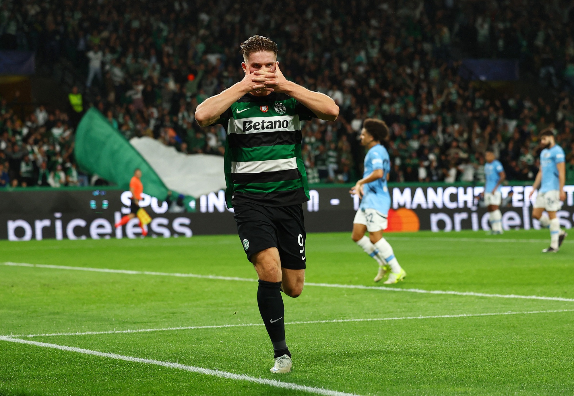 Champions League: "Quái kiệt" Gyokeres lập hat-trick, Sporting vùi dập Man City - Ảnh 6.