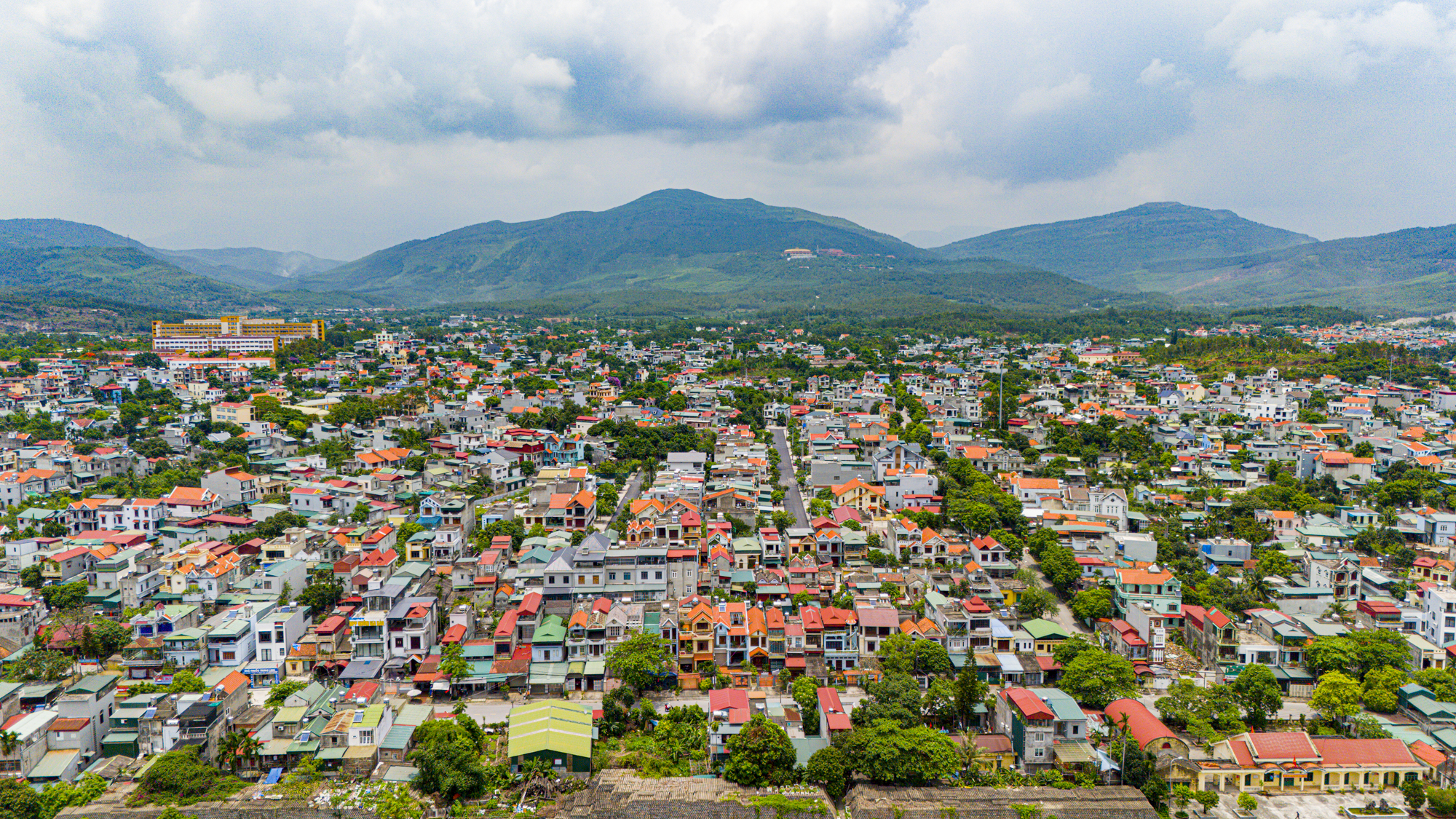 Đoạn đường chỉ dài 30 km nhưng có đến 3 thành phố: Nơi mới vài ngày tuổi, nơi chỉ có một hộ nghèo - Ảnh 12.