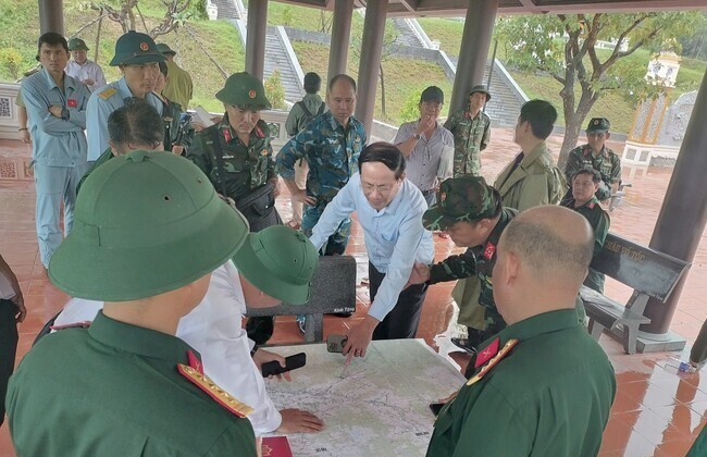 TAI NẠN MÁY BAY QUÂN SỰ: Phi công điều khiển máy bay, nhảy dù xuống khu vực rừng núi hiểm trở để không ảnh hưởng đến tài sản, tính mạng của nhân dân- Ảnh 13.