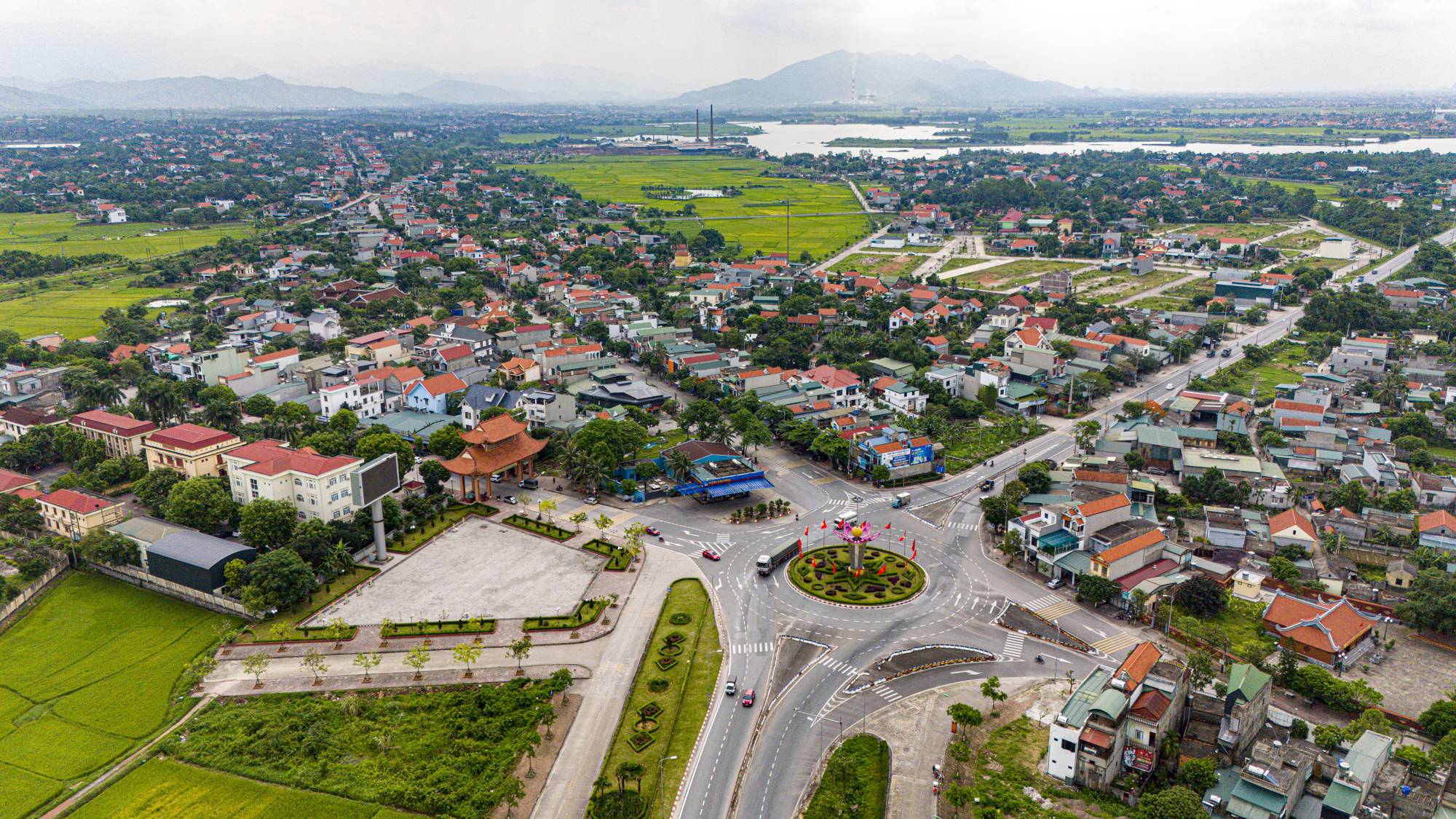 Đoạn đường chỉ dài 30 km nhưng có đến 3 thành phố: Nơi mới vài ngày tuổi, nơi chỉ có một hộ nghèo - Ảnh 9.