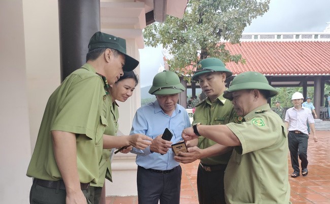 TAI NẠN MÁY BAY QUÂN SỰ: Phi công điều khiển máy bay, nhảy dù xuống khu vực rừng núi hiểm trở để không ảnh hưởng đến tài sản, tính mạng của nhân dân- Ảnh 10.