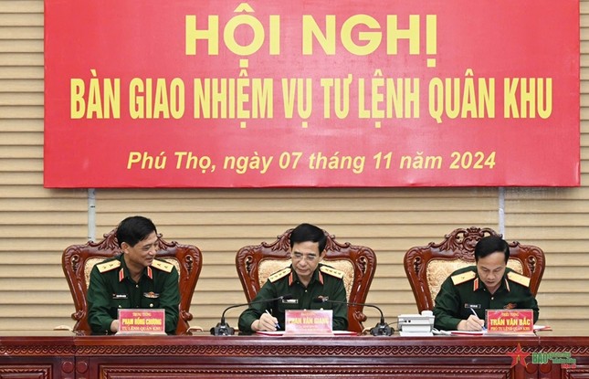 Thiếu tướng Trần Văn Bắc nhận chức Tư lệnh Quân khu 2 - Ảnh 1.