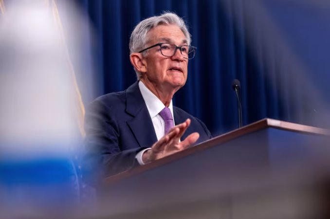 Mọi ánh mắt đổ dồn về Chủ tịch Fed Jerome Powell và quyết định lãi suất rạng sáng mai: 4 câu hỏi quan trọng nhất cần có lời giải - Ảnh 1.