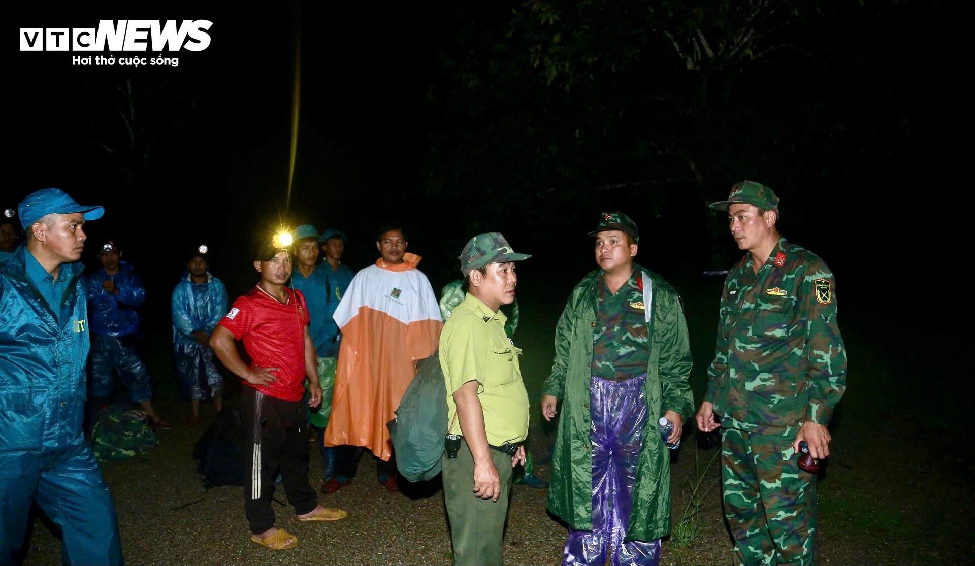 Hành trình tìm kiếm phi công trong tai nạn máy bay quân sự tại Bình Định - Ảnh 12.