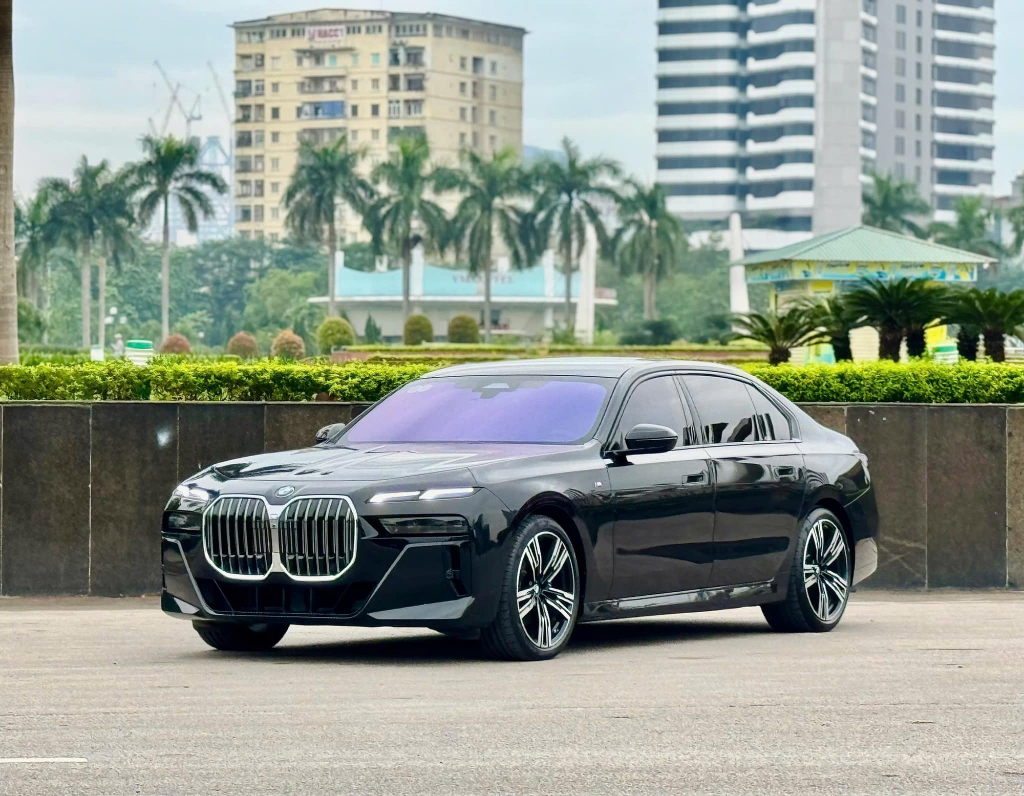 Rapper Andree tậu BMW 7-Series giá niêm yết hơn 5 tỷ đồng, CĐM mạng khen ‘đỉnh nóc kịch trần’- Ảnh 5.