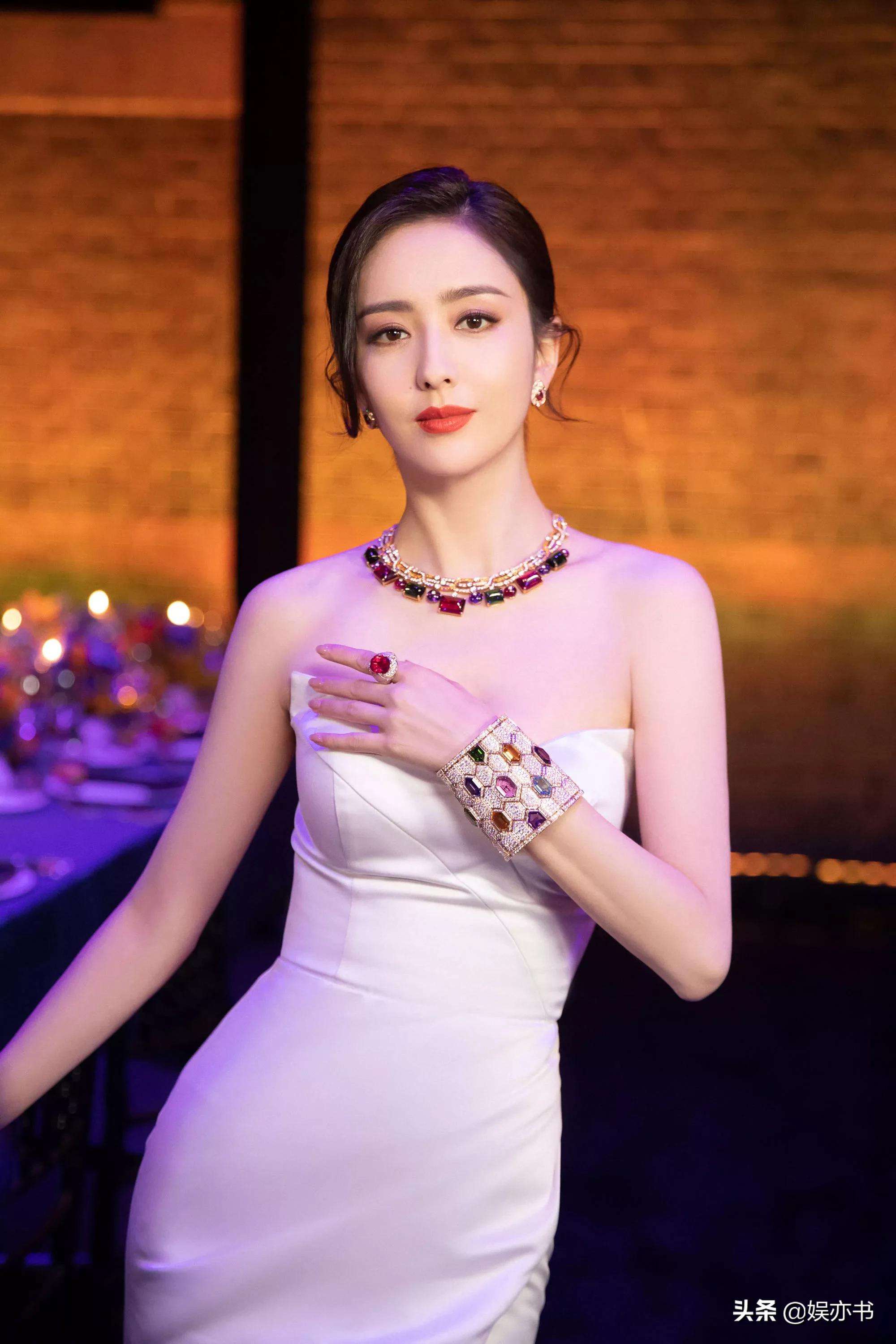 Mỹ nh&acirc;n T&acirc;n Cương c&oacute; vẻ đẹp tho&aacute;t tục nhưng vẫn bị chồng "cắm sừng": Tuổi 40 m&agrave; nhan sắc tựa thiếu nữ nhờ 1 loại gia vị- Ảnh 5.