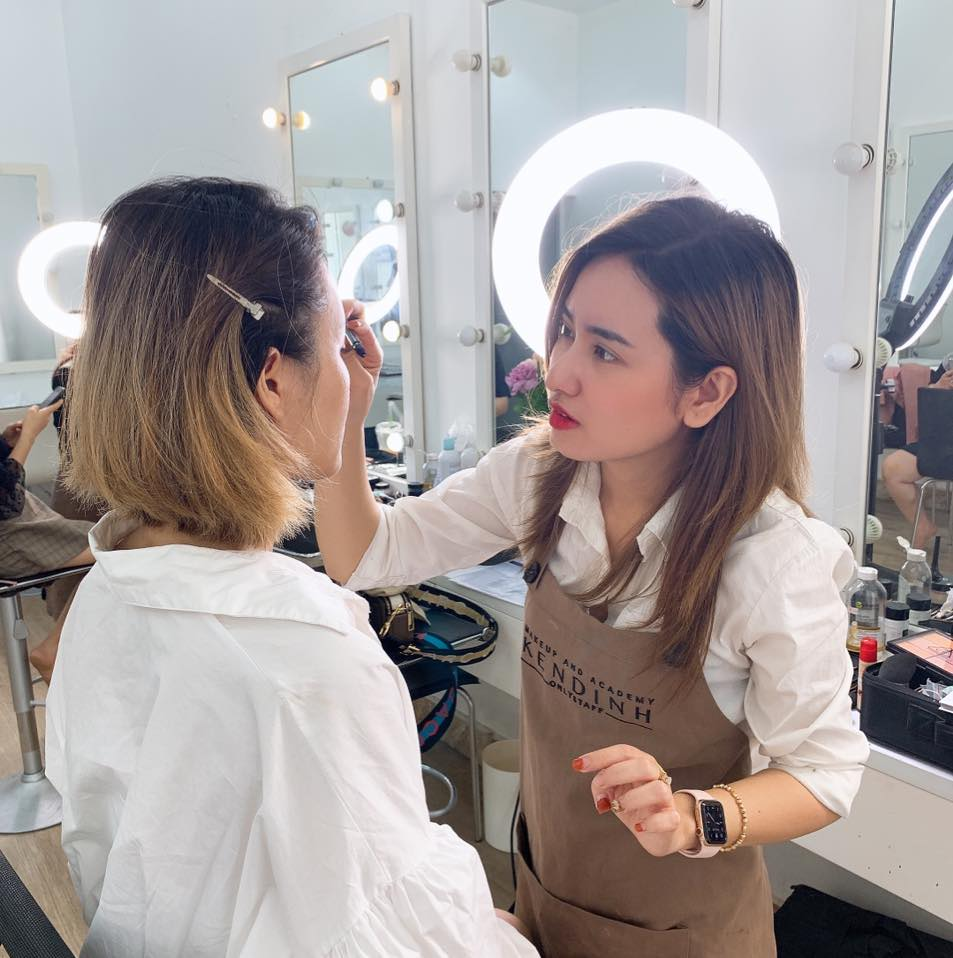 Drama thợ make up tố cô dâu "bùng" tiền công vì xấu thu hút hàng nghìn người theo dõi: Sự tình thế nào mà khiến chính cô thợ bị "ném đá"?- Ảnh 3.