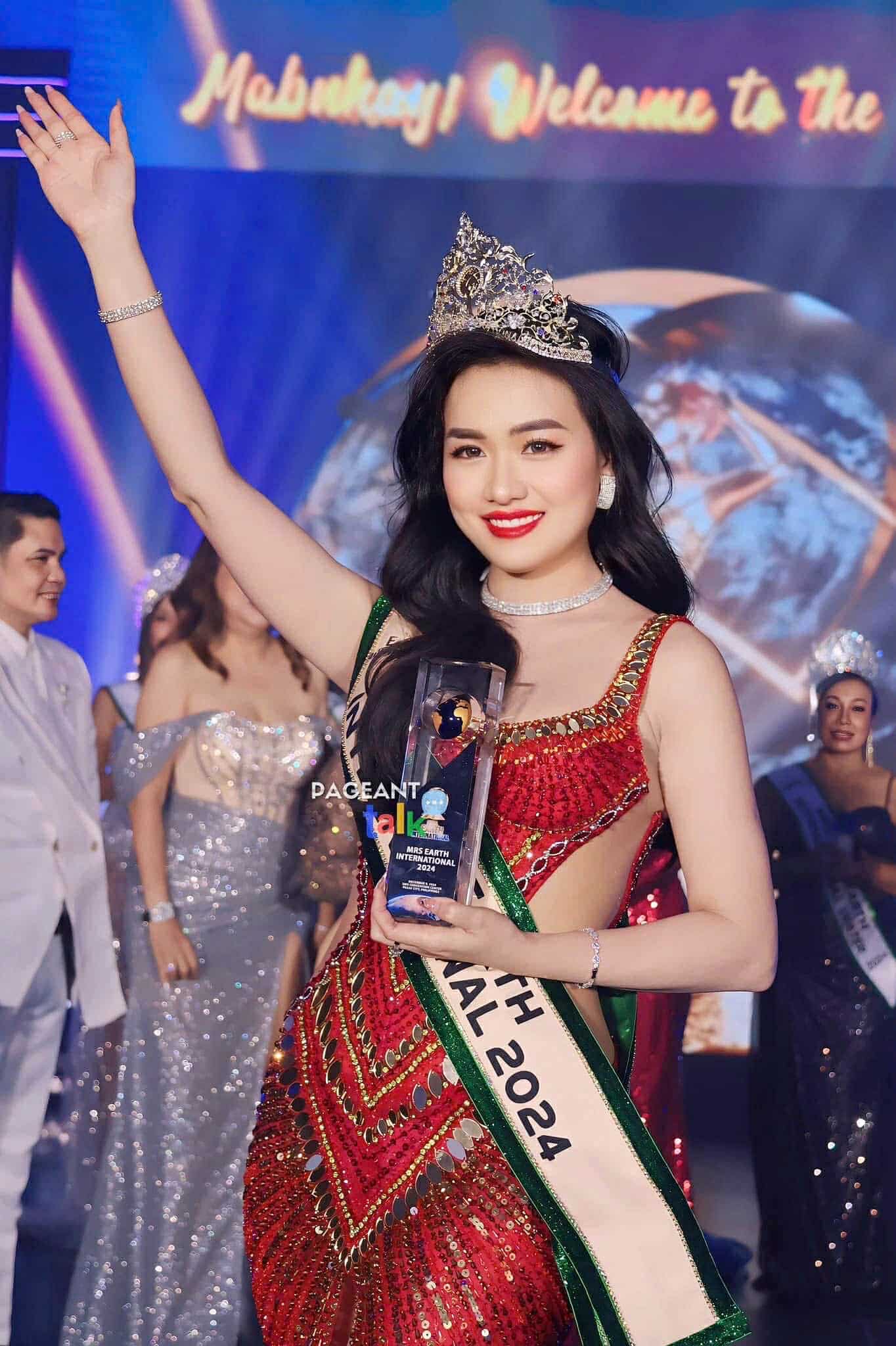 Vũ Thị Hoa đăng quang Mrs Earth International 2024- Ảnh 5.