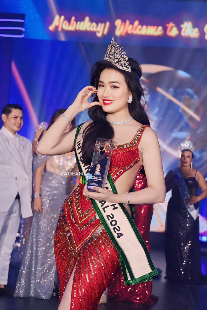 Vũ Thị Hoa đăng quang Mrs Earth International 2024- Ảnh 4.